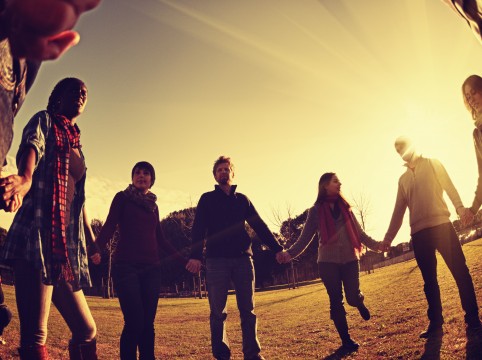 الأدوار الرئيسية للعامل مع الشباب